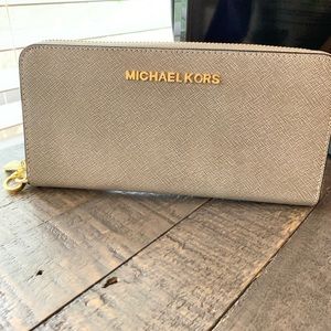 Michael kors wallet